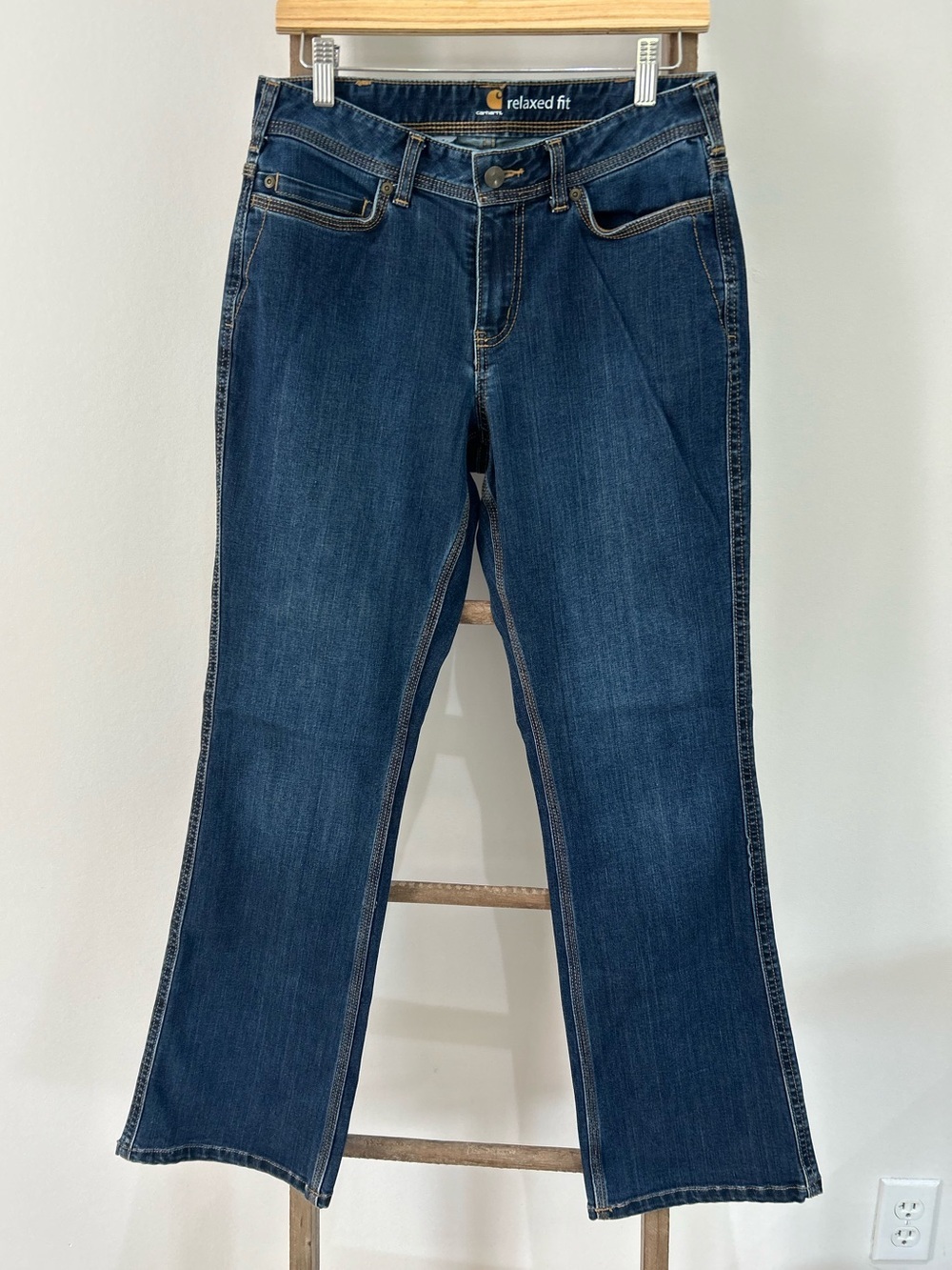 EUC Carhartt Women's Relaxed Fit Bootcut Classic Dark Denim Jeans Size 6 Cowgirl